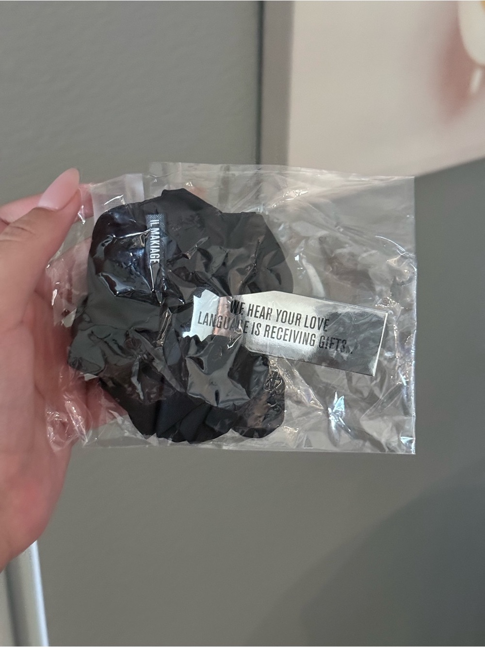 Black Il Makiage Scrunchie